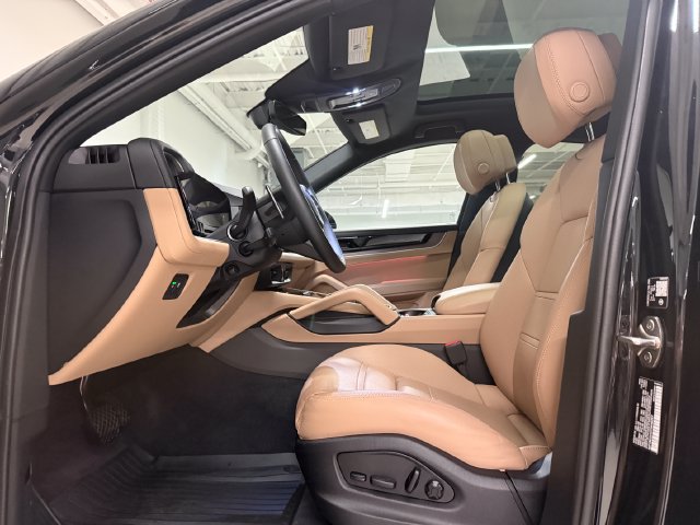 Certified 2026 Porsche Cayenne E-Hybrid Coupe AWD/4WD image 5