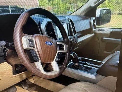 Used 2019 Ford F150 Lariat w/ Trailer Tow Package RWD image 7