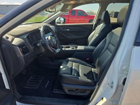 Used 2023 Nissan Rogue SL w/ SL Premium Package image 8