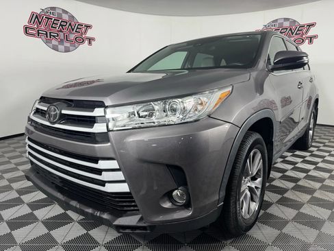 Used 2019 Toyota Highlander LE AWD/4WD image 3