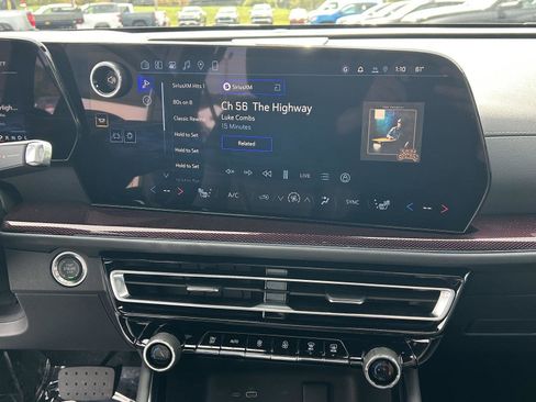 New 2026 Chevrolet Traverse Z71 w/ Enhanced Driving Package image 11