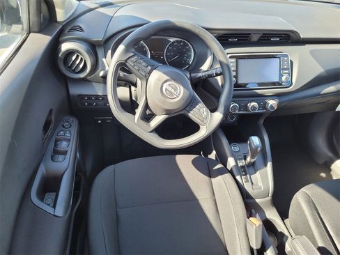 New 2025 Nissan Kicks Play S image 4