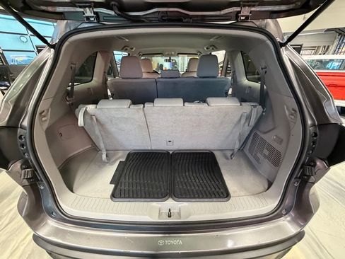 Used 2015 Toyota Highlander LE AWD/4WD image 45