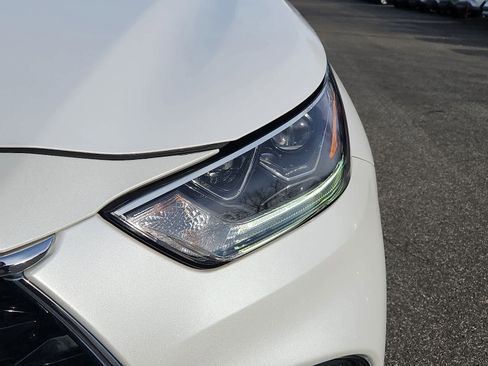 Used 2023 Toyota Highlander Platinum image 10