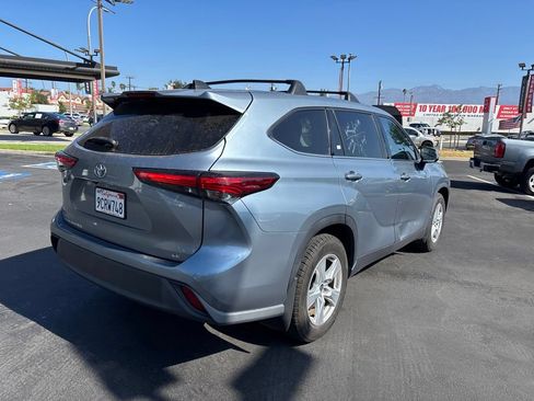 Used 2022 Toyota Highlander LE FWD image 4