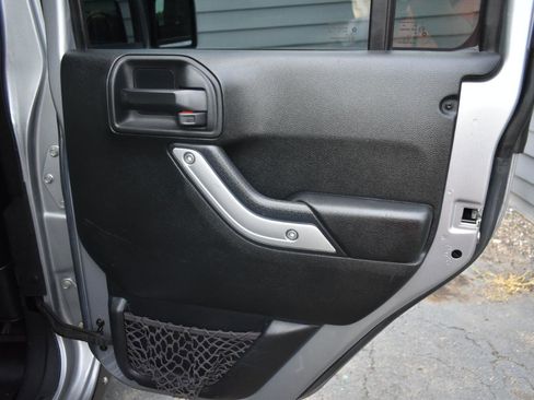 Used 2016 Jeep Wrangler Unlimited Rubicon AWD/4WD image 43