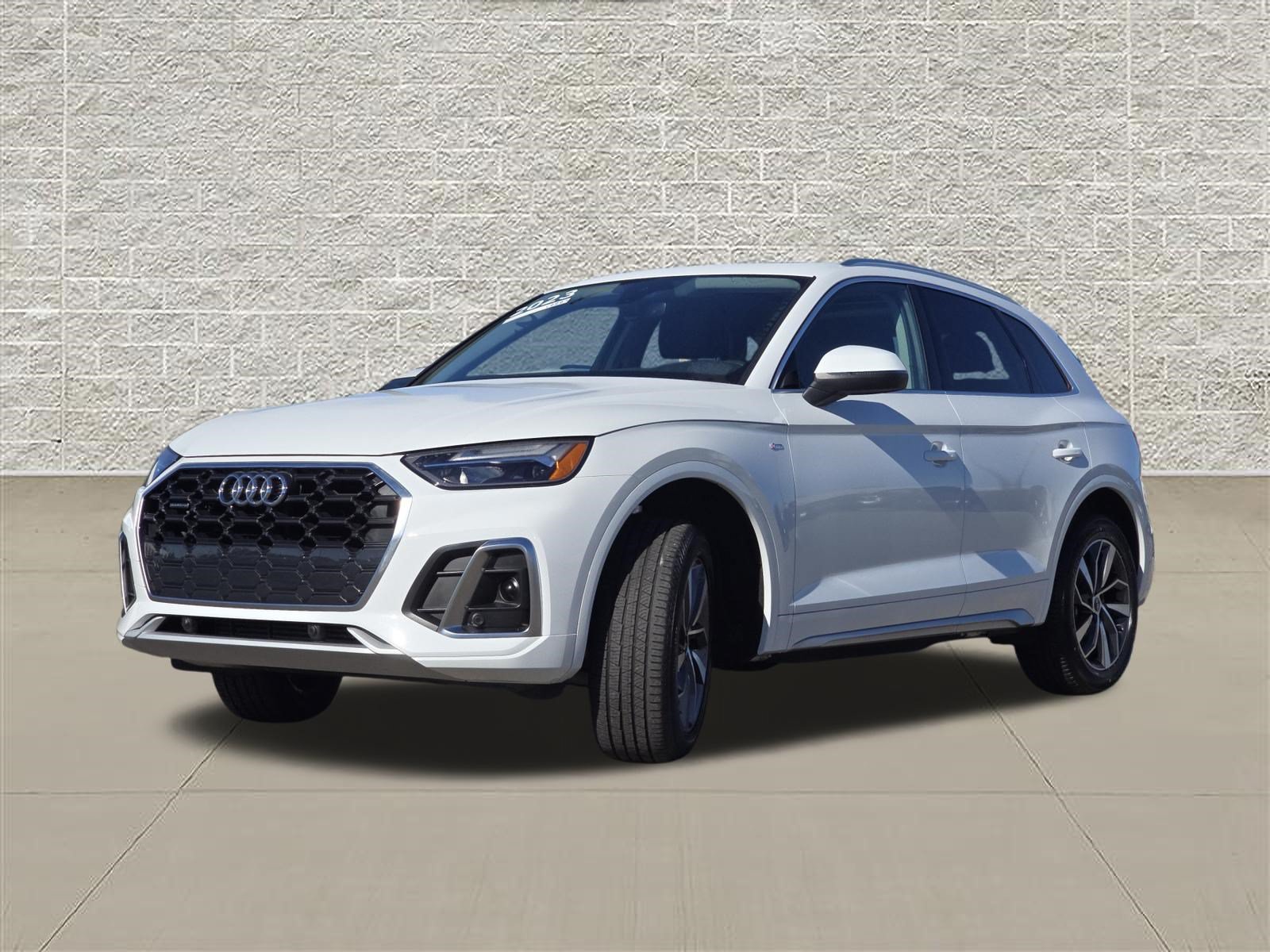 Certified 2023 Audi Q5 2.0T Premium w/ Convenience Package AWD/4WD image 3