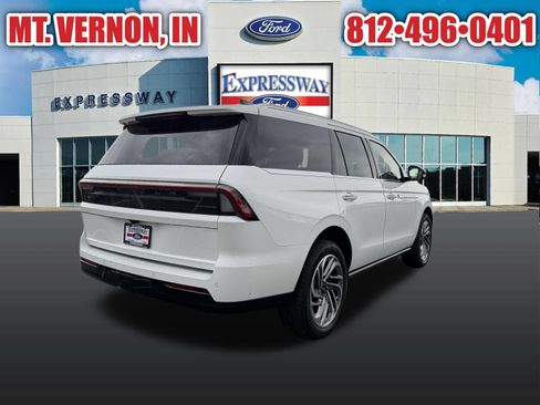 Used 2025 Lincoln Navigator Reserve AWD/4WD image 7