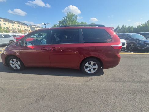 Used 2017 Toyota Sienna LE FWD image 5