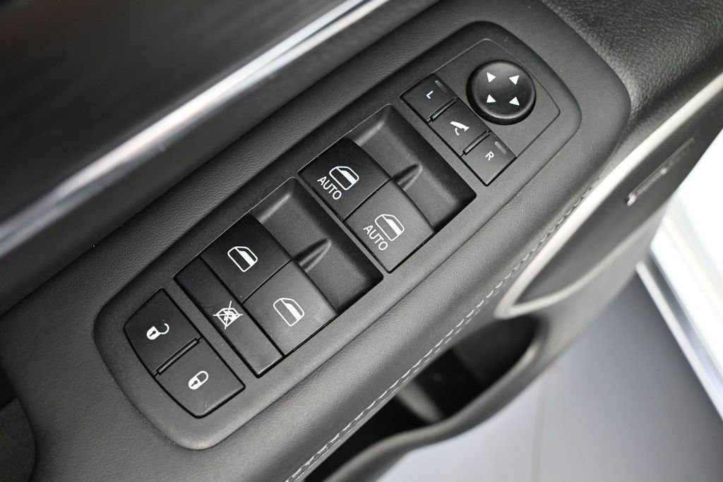 Used 2021 Jeep Grand Cherokee Summit AWD/4WD image 15