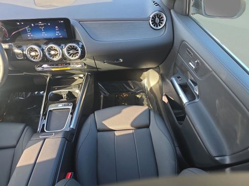 Certified 2025 Mercedes-Benz GLA 250 image 8