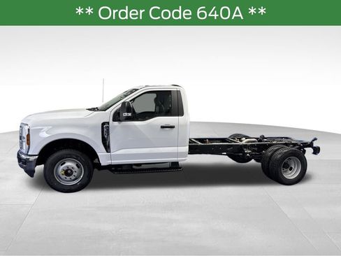 New 2026 Ford F350 XL w/ XL Chrome Package RWD image 2
