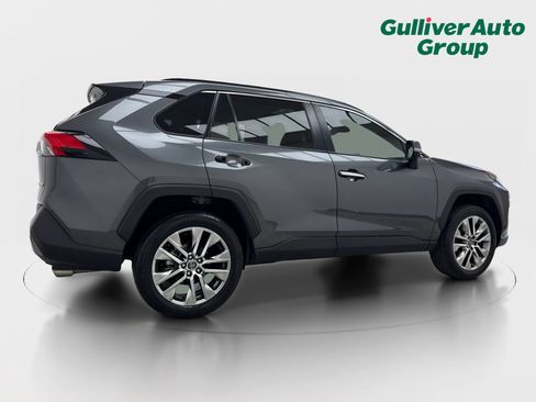 Used 2020 Toyota RAV4 Limited FWD image 9