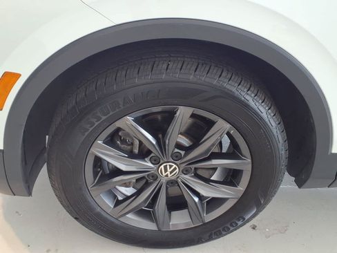 Used 2024 Volkswagen Tiguan SE AWD/4WD image 8