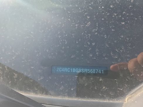 Used 2025 Chrysler Pacifica Select FWD image 5
