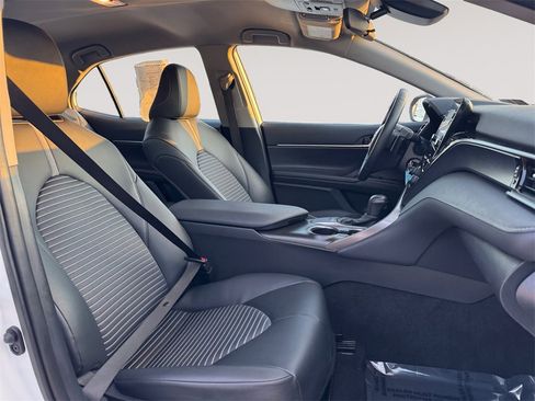 Used 2024 Toyota Camry SE image 15