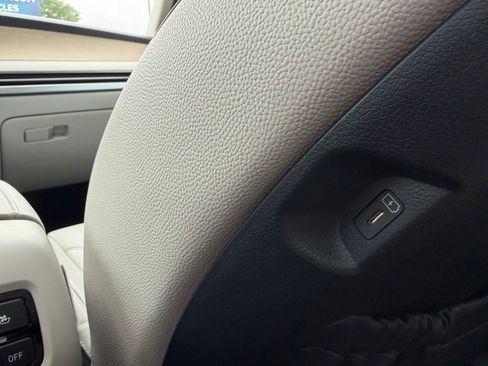 Used 2023 Hyundai Palisade Limited FWD image 19