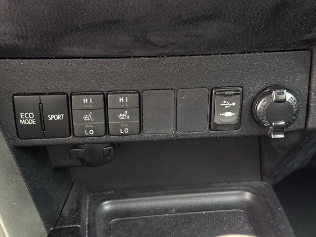 Used 2014 Toyota RAV4 Limited w/ Technology Package FWD image 19