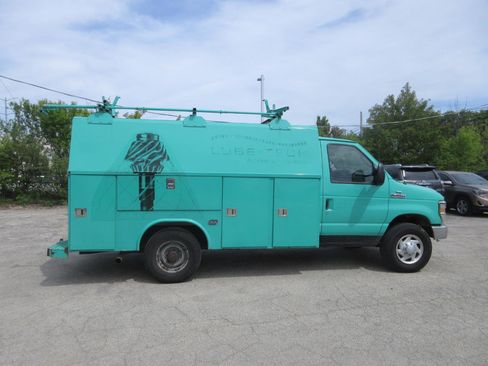 Used 2012 Ford E-350 and Econoline 350 Super Duty w/ PWR Locks & Windows Group RWD image 12