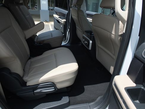 Used 2024 Ford Expedition Max XLT AWD/4WD image 13