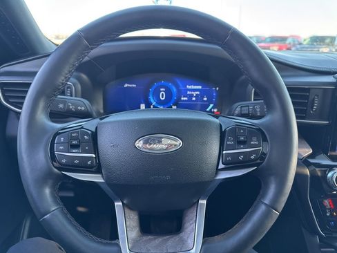 Used 2023 Ford Explorer Platinum w/ Technology Package image 27
