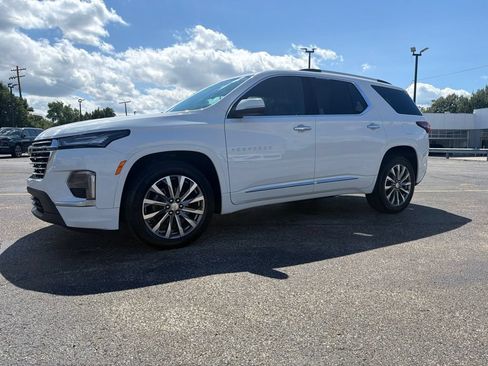 Used 2023 Chevrolet Traverse Premier AWD/4WD image 4