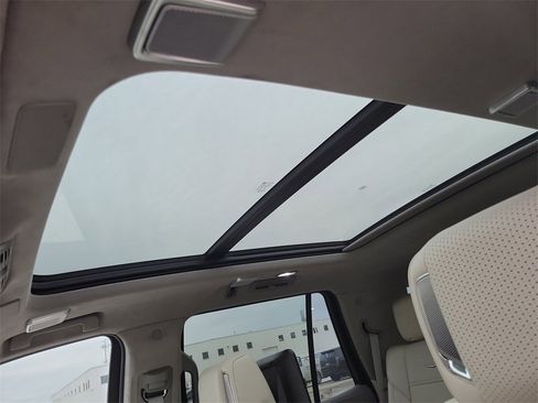 Certified 2022 Cadillac Escalade Premium Luxury Platinum image 40