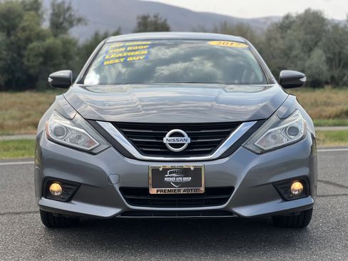 Used 2017 Nissan Altima 2.5 SL w/ Moonroof Package image 2
