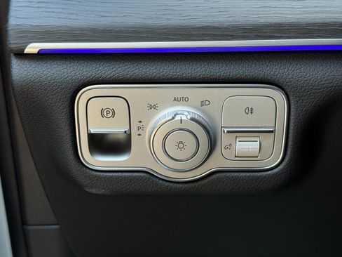 Used 2023 Mercedes-Benz GLS 580 4MATIC image 19