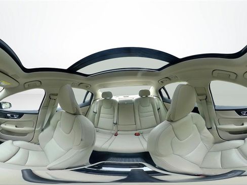 Used 2024 Volvo S60 T8 Ultimate w/ Climate Package image 32