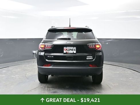 Used 2024 Jeep Compass Latitude image 12