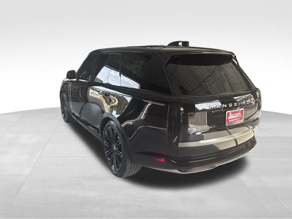 Used 2023 Land Rover Range Rover SE AWD/4WD image 3