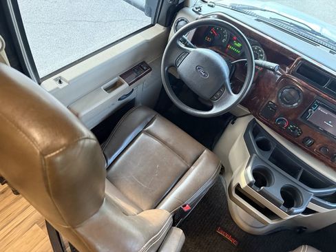 Used 2017 Ford E-450 and Econoline 450 Super Duty w/ Motorhome Prep Package image 45