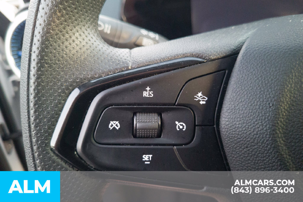 Used 2025 Chevrolet Trax LT FWD image 12