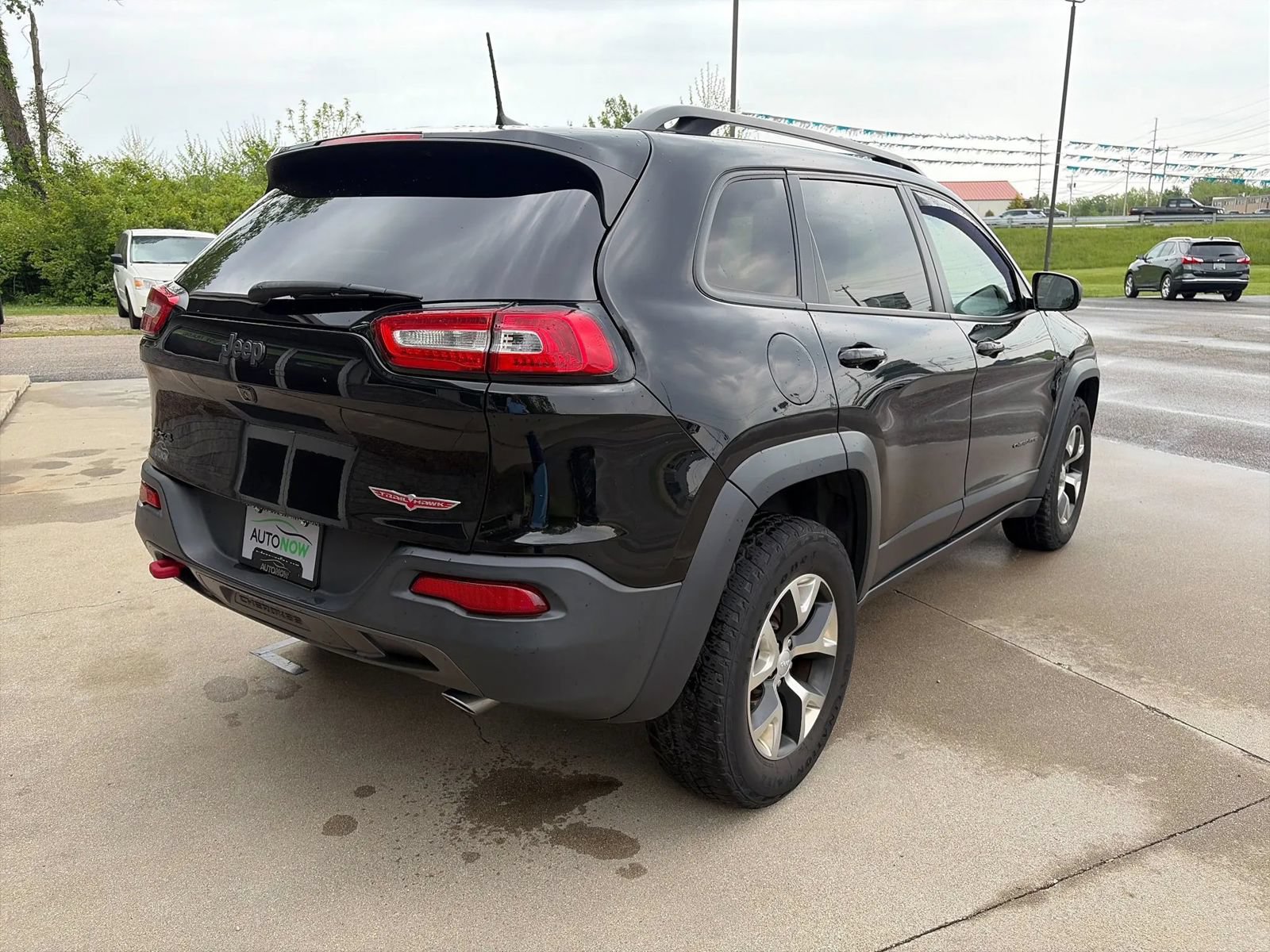 Used 2018 Jeep Cherokee Trailhawk AWD/4WD image 8