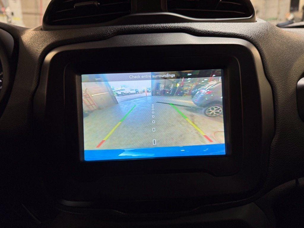 Used 2020 Jeep Renegade Latitude w/ Cold Weather Group AWD/4WD image 18