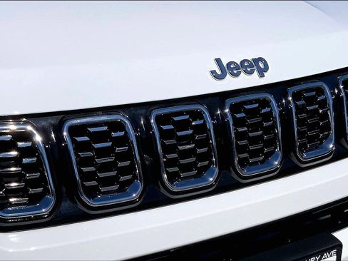 Used 2025 Jeep Compass Limited w/ Sun & Sound Group image 28