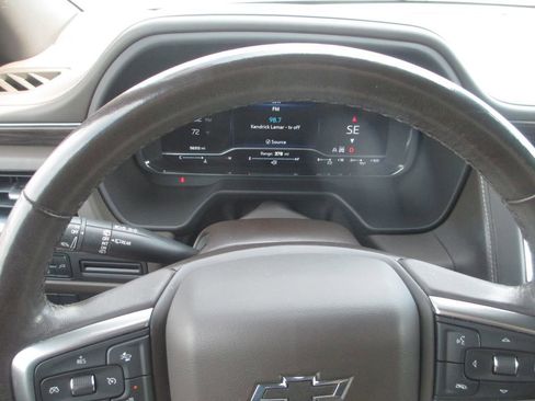 Certified 2022 Chevrolet Suburban Z71 w/ Luxury Package AWD/4WD image 34