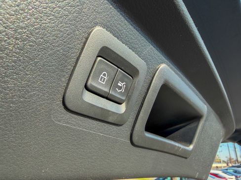 Used 2025 MAZDA CX-50 AWD 2.5 S w/ Premium Package image 23