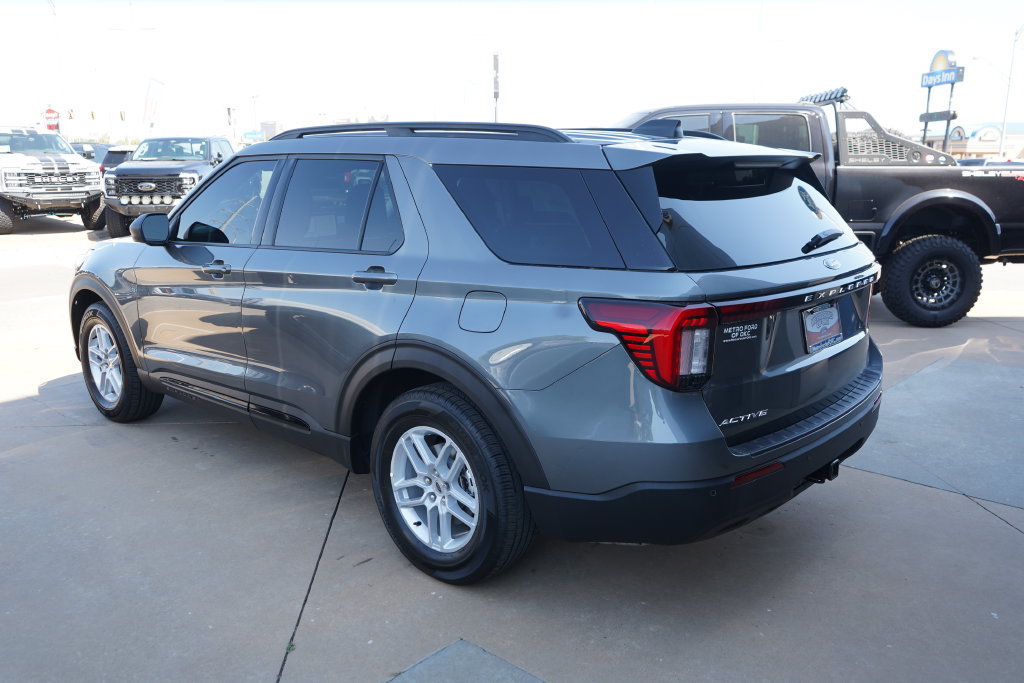 New 2026 Ford Explorer Active RWD image 12