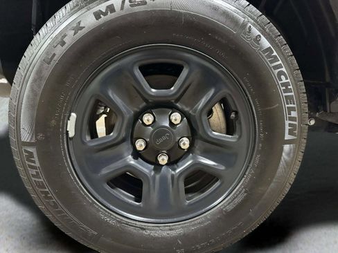 Used 2022 Jeep Wrangler Unlimited Sport image 26