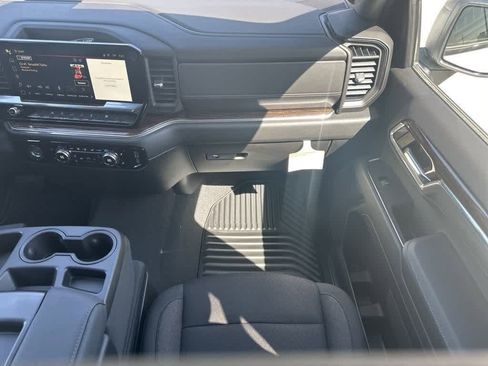 New 2024 GMC Sierra 1500 Elevation image 32