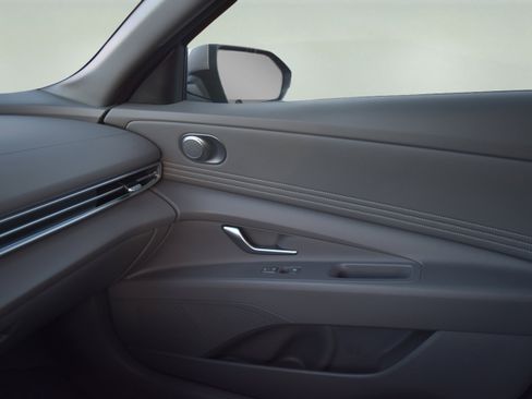 Used 2024 Hyundai Elantra SEL w/ Convenience Package image 16