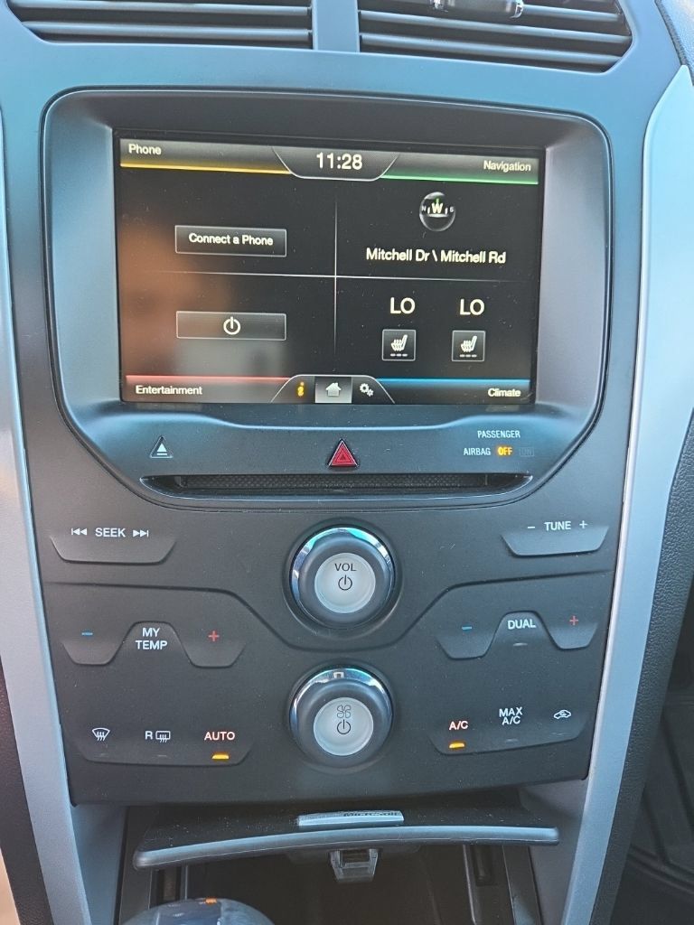 Used 2014 Ford Explorer XLT w/ Equipment Group 202A AWD/4WD image 16