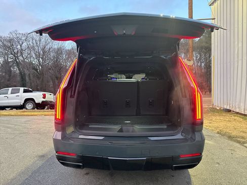 Used 2025 Cadillac Escalade Sport AWD/4WD image 35
