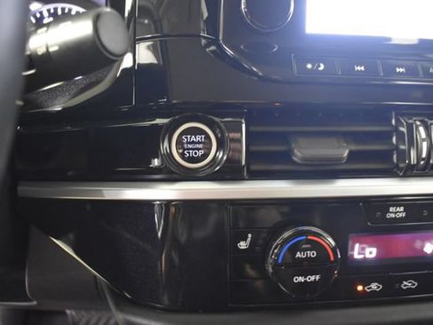 Used 2022 Nissan Pathfinder SL w/ SL Black Package AWD/4WD image 18