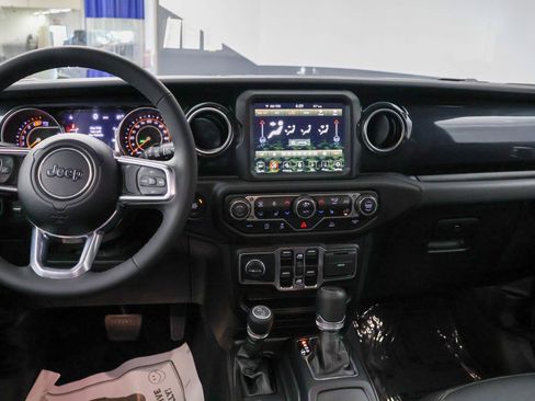 Used 2023 Jeep Wrangler Unlimited Sahara AWD/4WD image 27