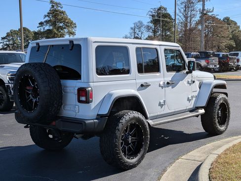 Used 2022 Jeep Wrangler Unlimited Sahara image 5