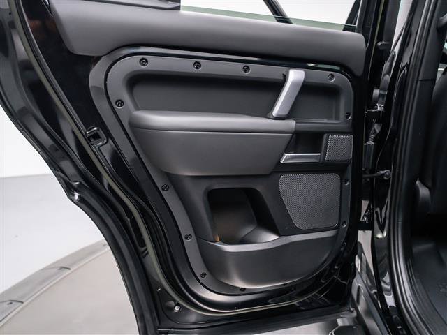 Used 2023 Land Rover Defender 110 V8 AWD/4WD image 26