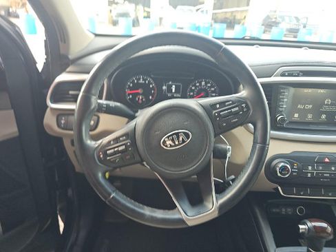Used 2018 Kia Sorento FWD image 5